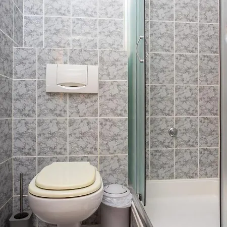Knezovic 2 Apartman *